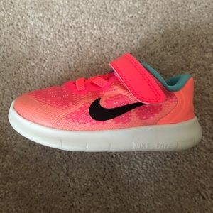 Barely worn toddler Nikes size 6